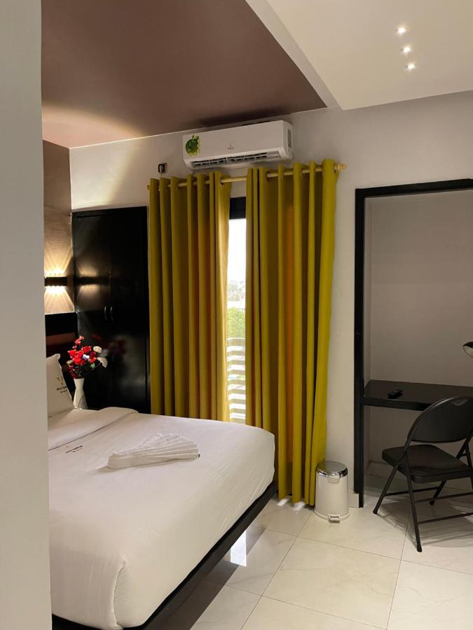 Hotel Vendome Douala Exterior photo